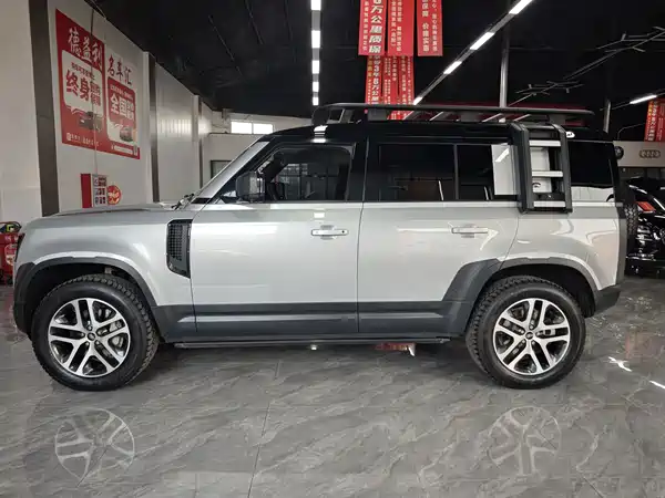 Land Rover Defender 2022