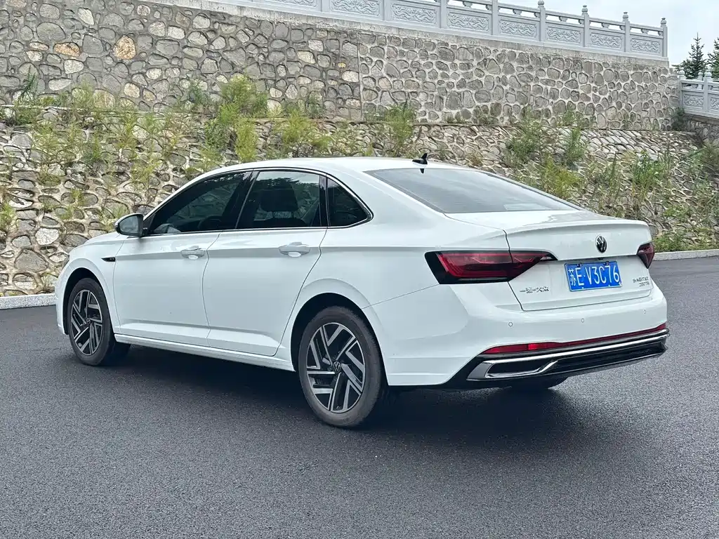 Volkswagen Sagitar 2023