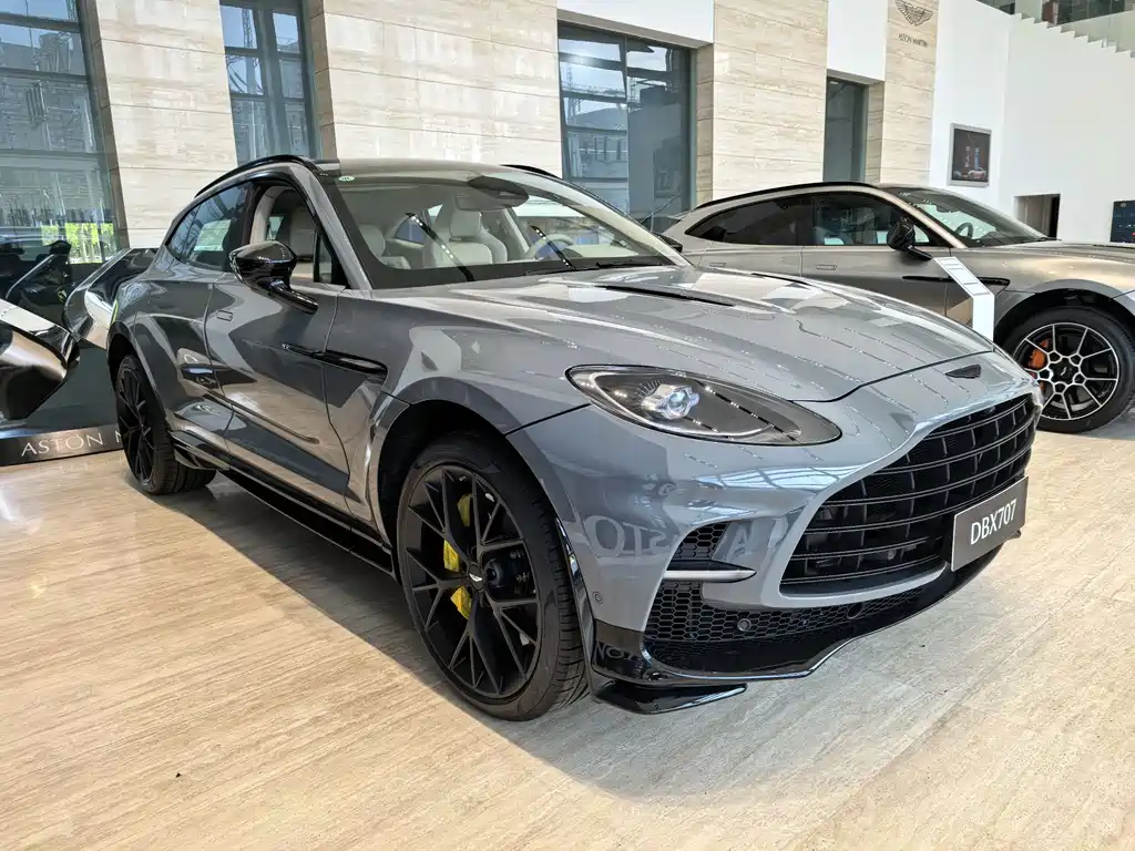 Aston Martin DBX — фото 5