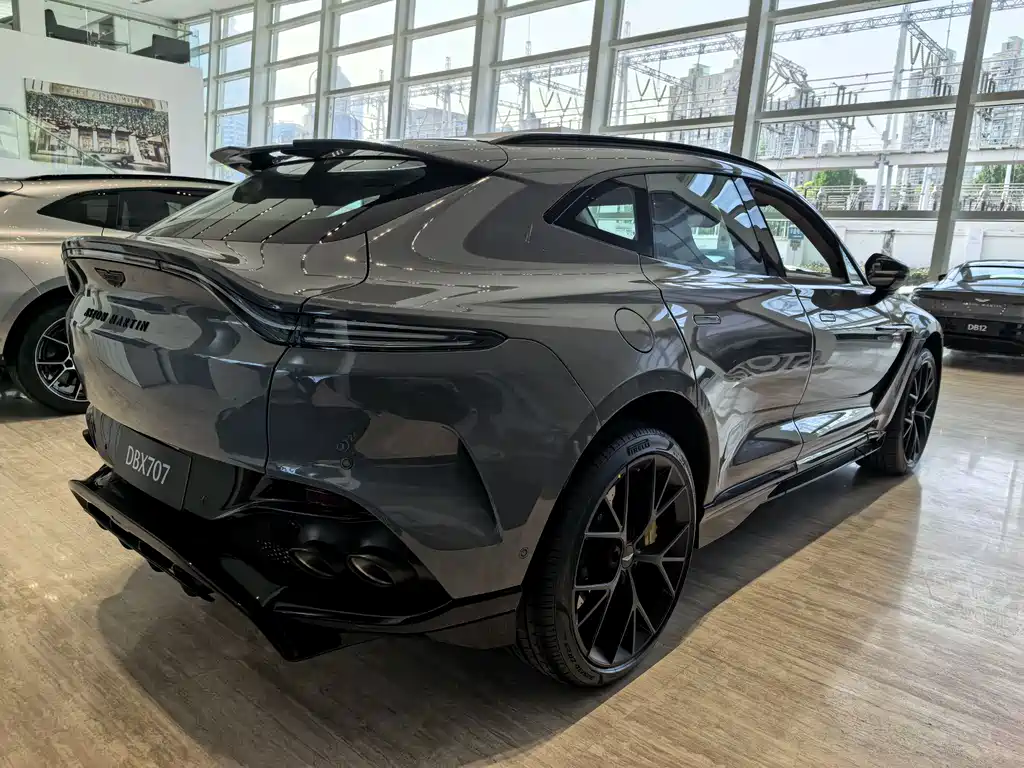 Aston Martin DBX — фото 4