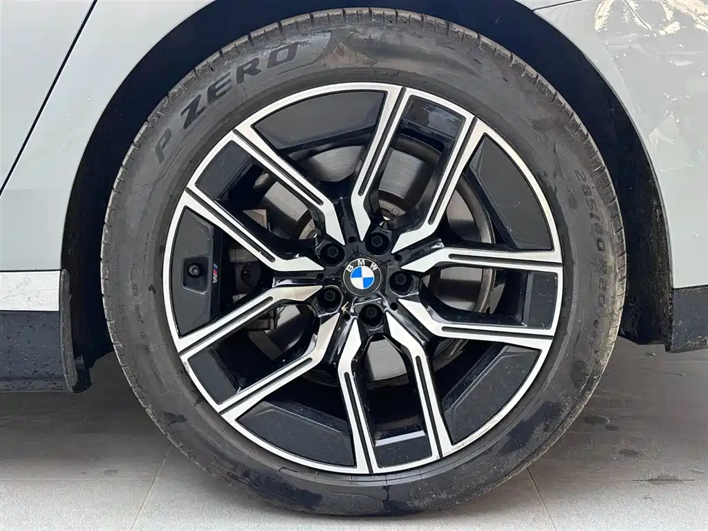 BMW i7 2023 — фото 18