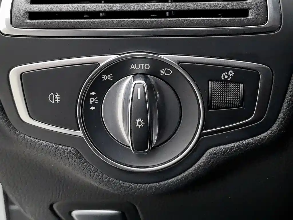 Mercedes-Benz C-Class 2018 — фото 21