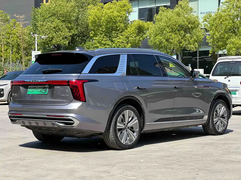 Hongqi E-HS9 2023