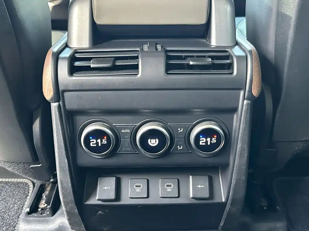 Land Rover Defender 2021 — фото 14