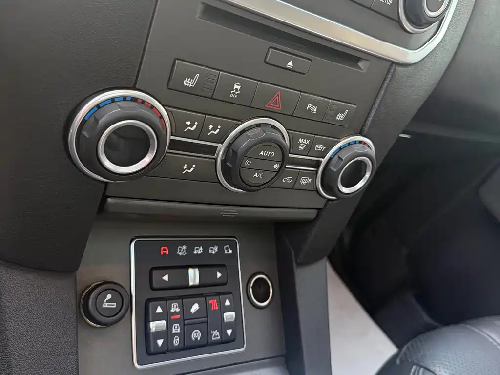 Land Rover Discovery 2017 — фото 10