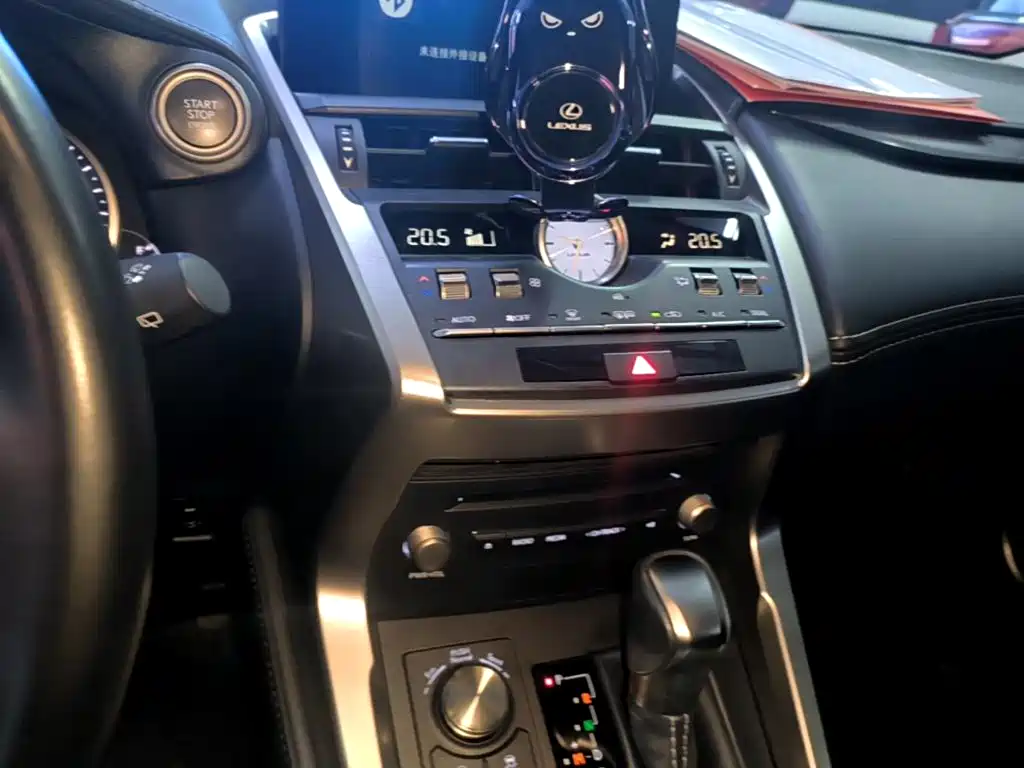 Lexus NX 2020 — фото 13