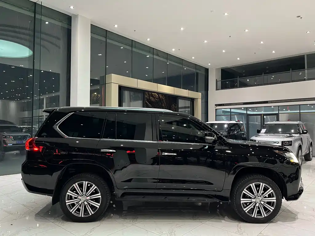 Lexus LX 2017 — фото 13
