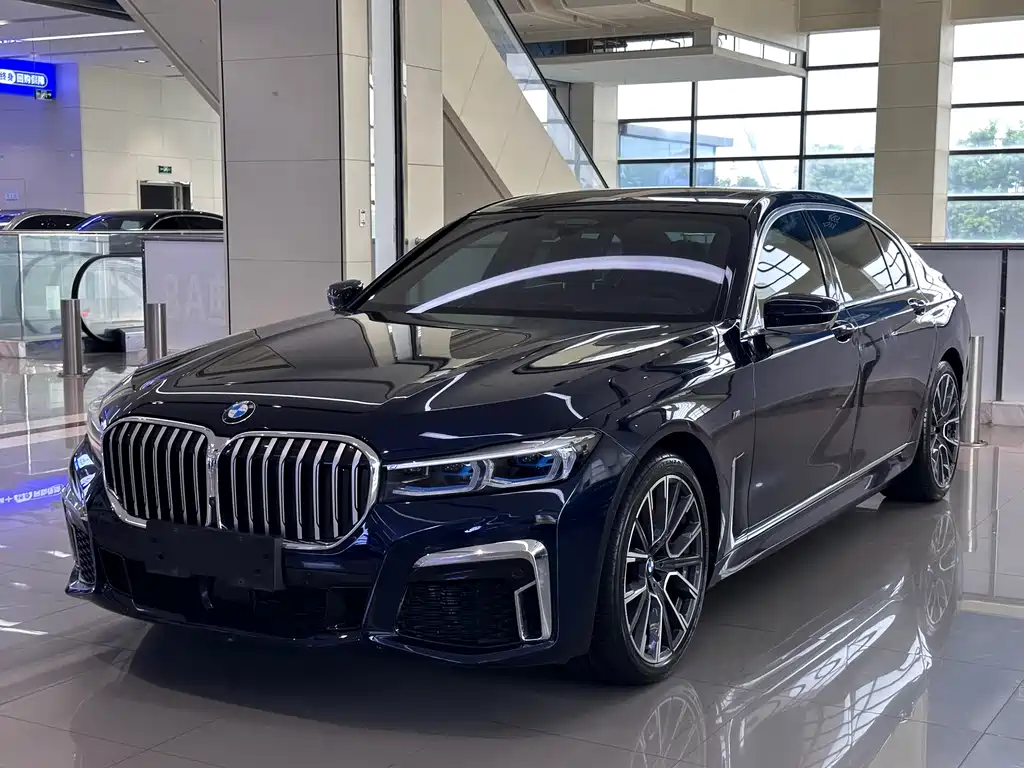 BMW 7 Series 2022 — фото 1