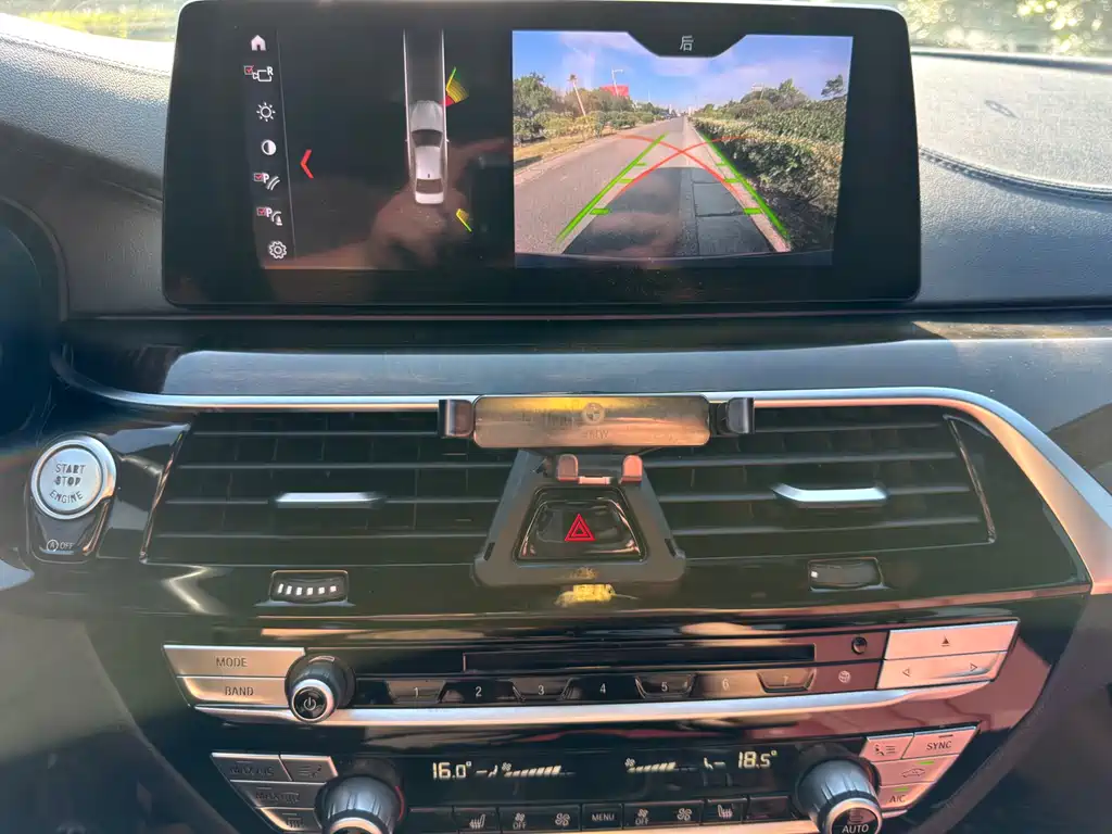 BMW 5 Series 2018 — фото 13