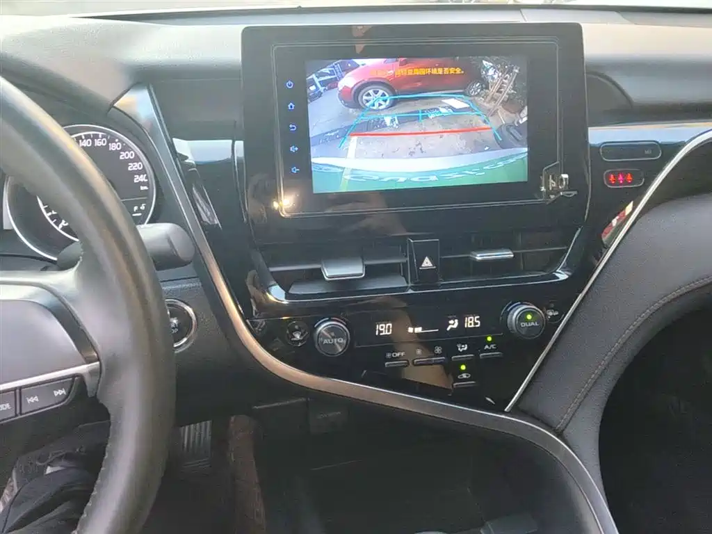 Toyota Camry 2022 — фото 13