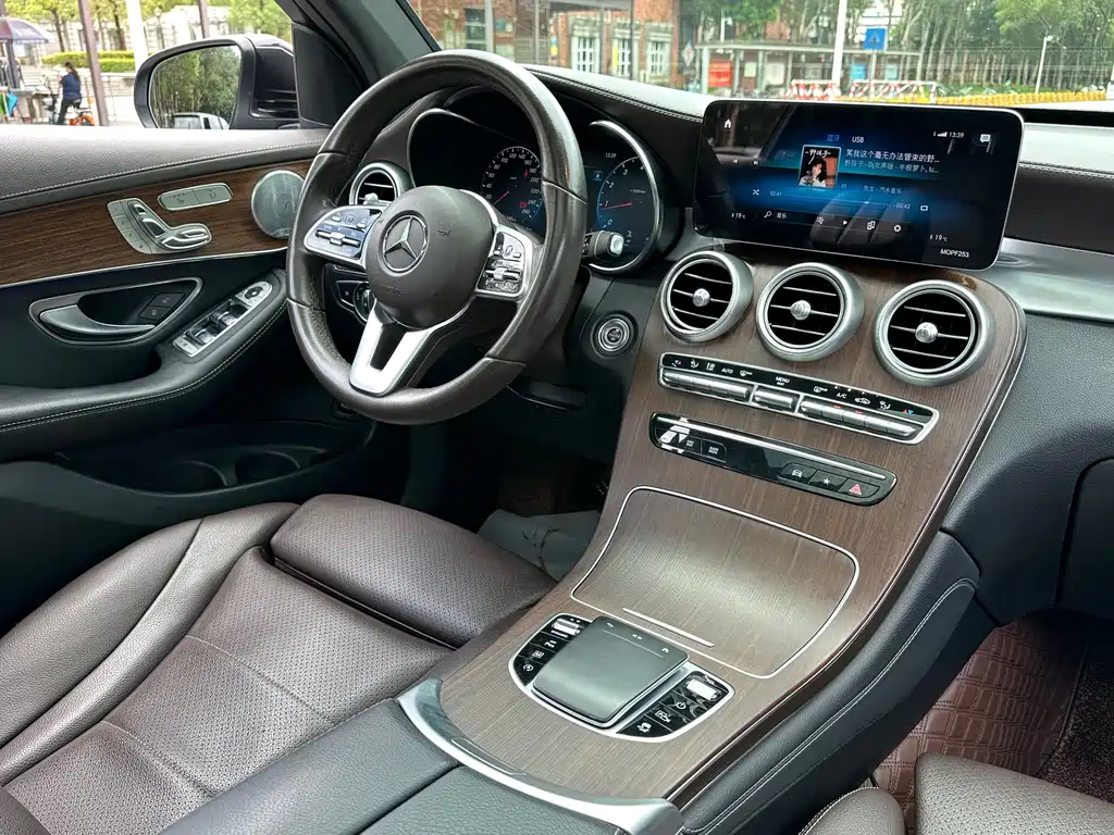 Mercedes-Benz GLC 2021 — фото 15