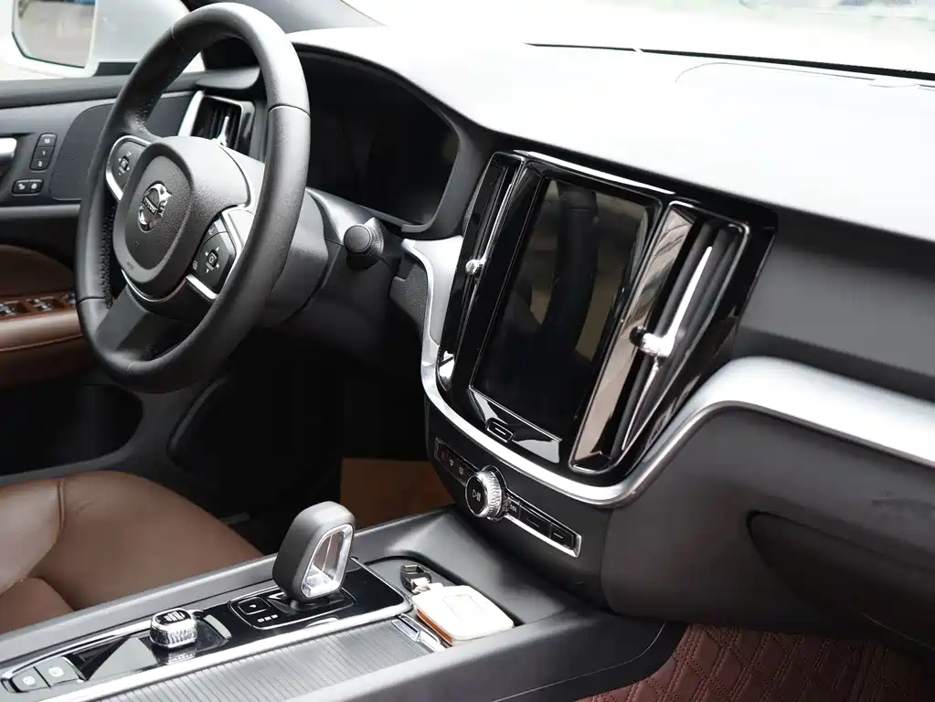 Volvo S60 2025 — фото 9