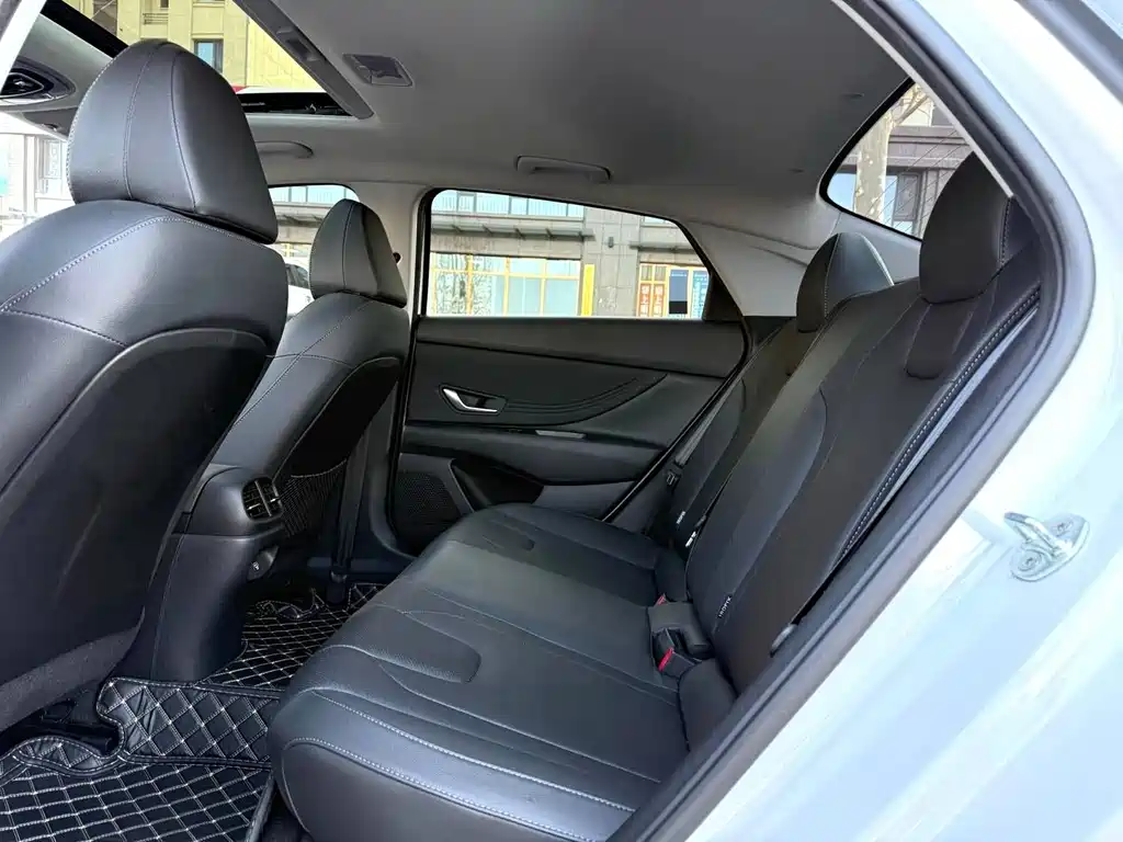 Hyundai Elantra 2024
