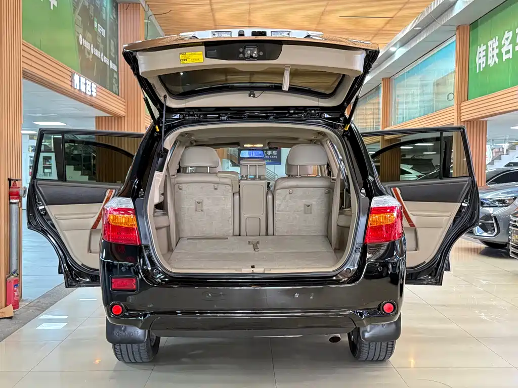 Toyota Highlander 2010 — фото 10