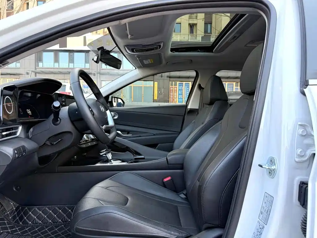 Hyundai Elantra 2024