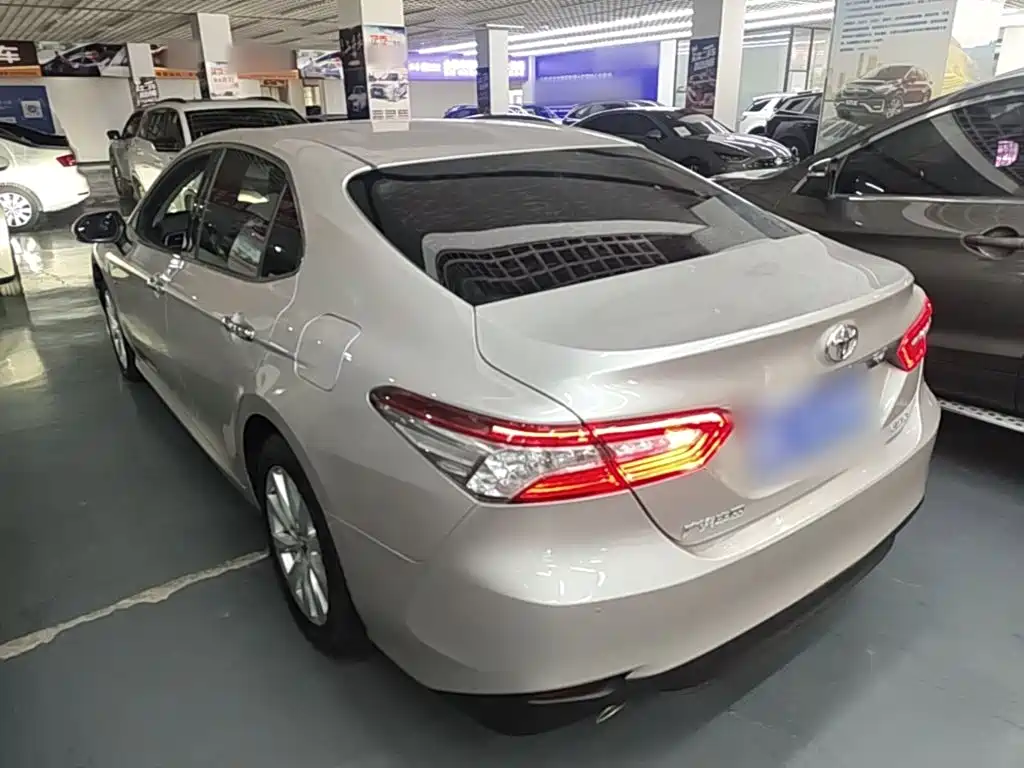 Toyota Camry 2019 — фото 5