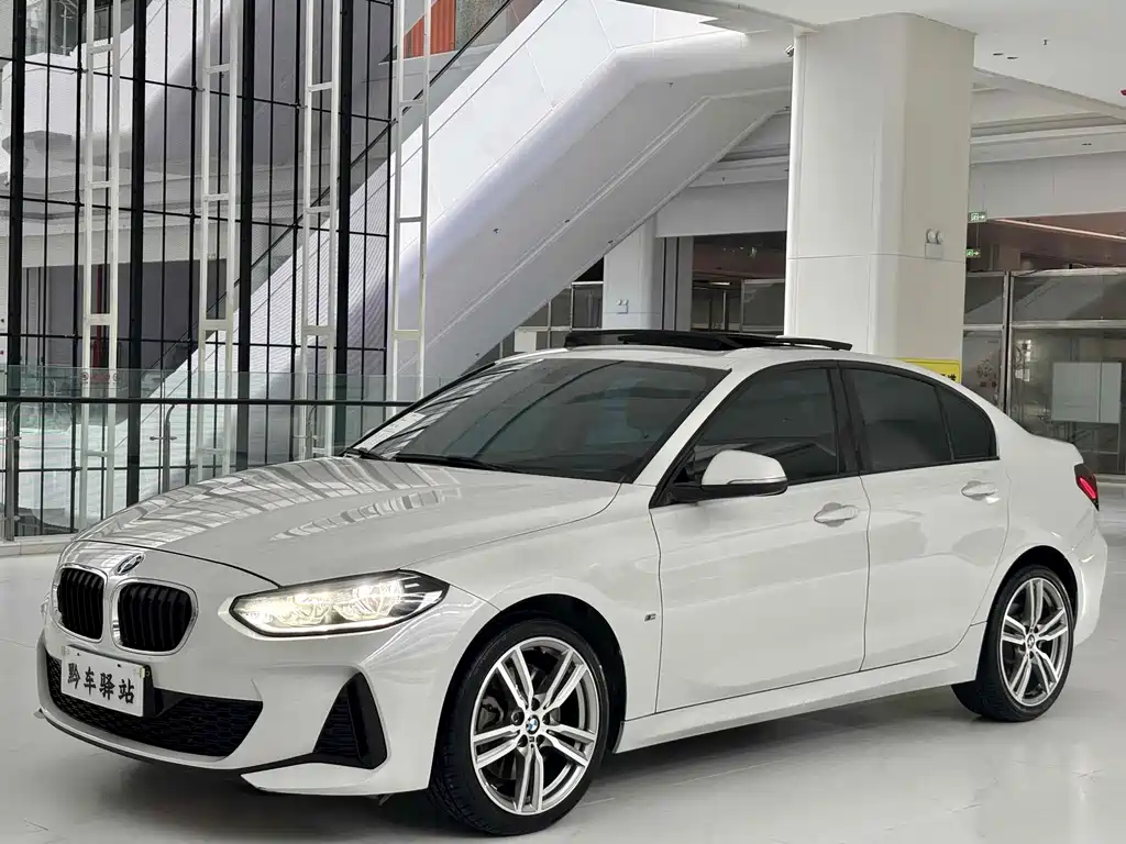 BMW 1 Series 2019 — фото 1