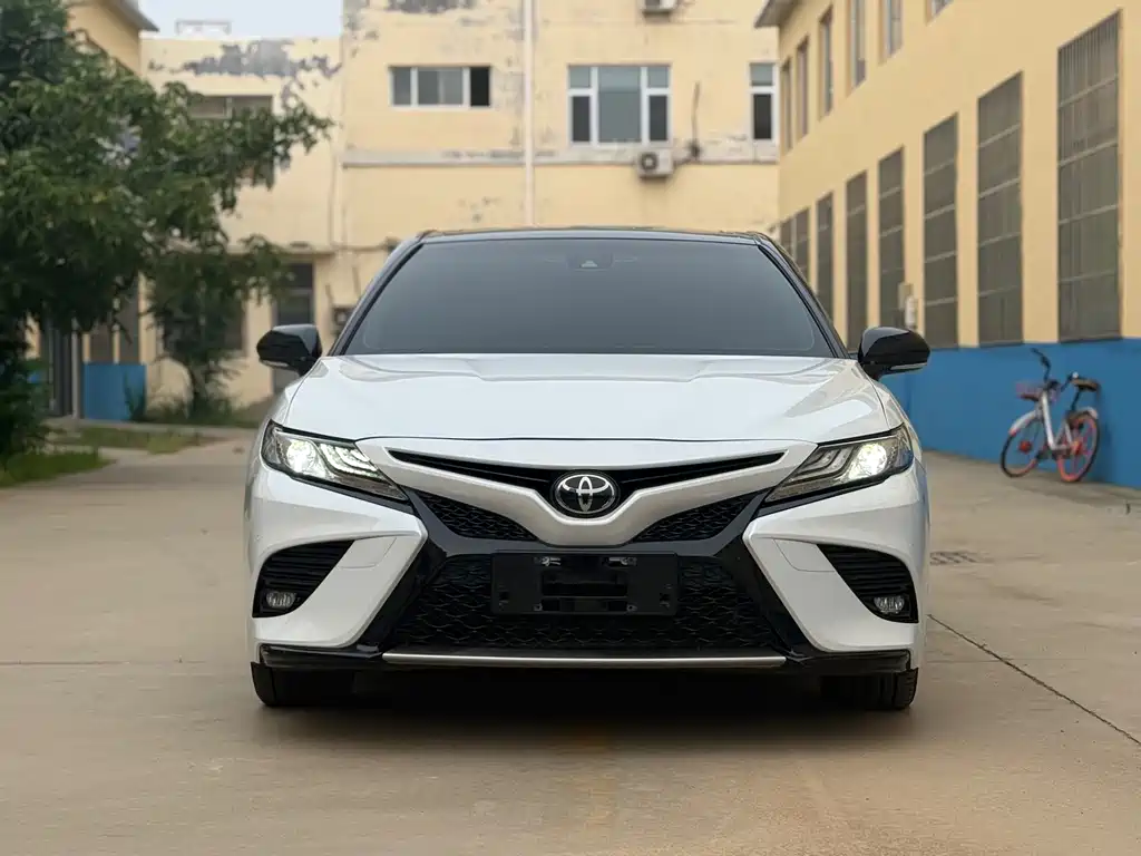 Toyota Camry 2019 — фото 2