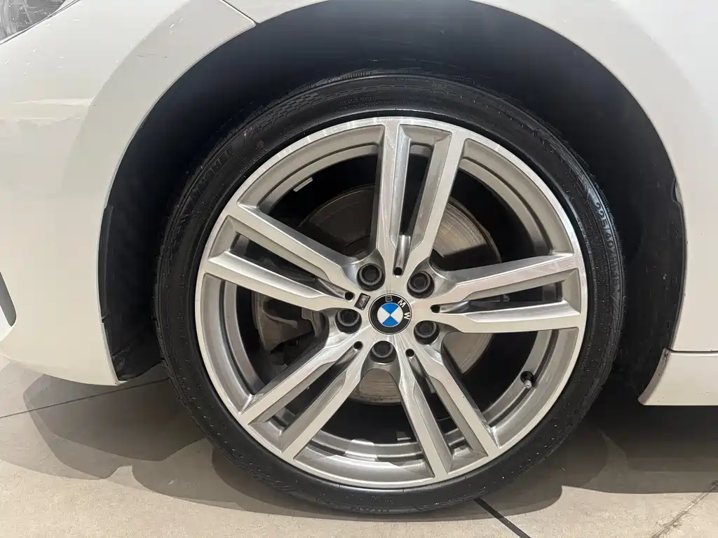 BMW 1 Series 2019 — фото 14