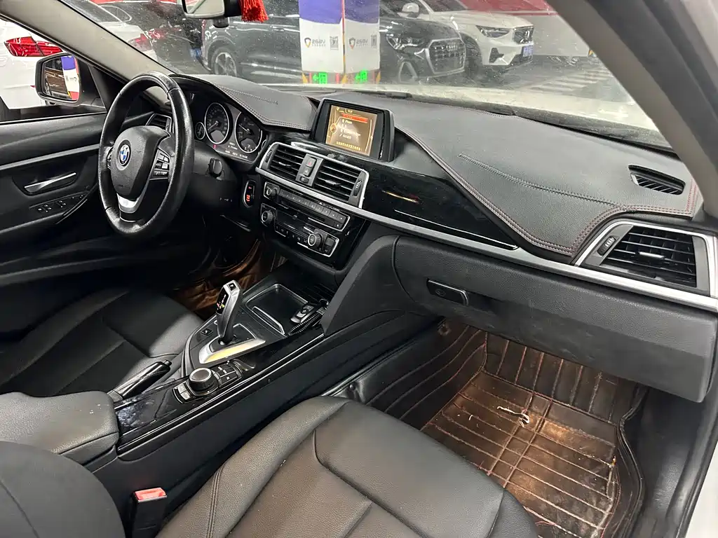 BMW 3 Series 2017 — фото 14