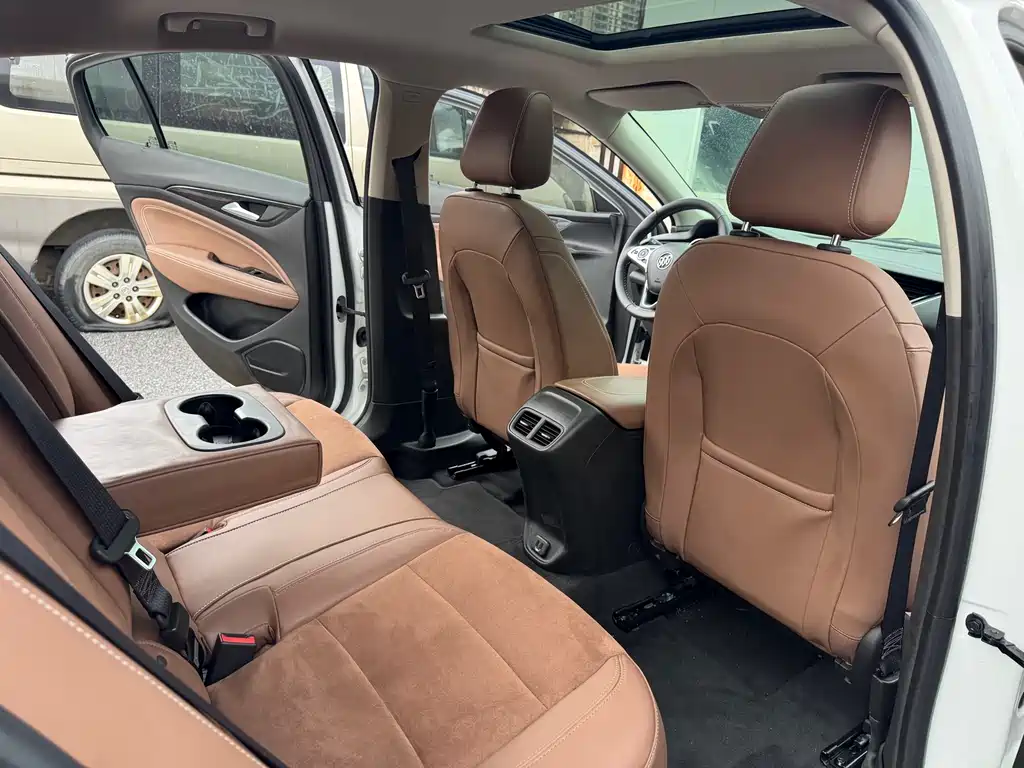 Buick Regal 2018 — фото 11