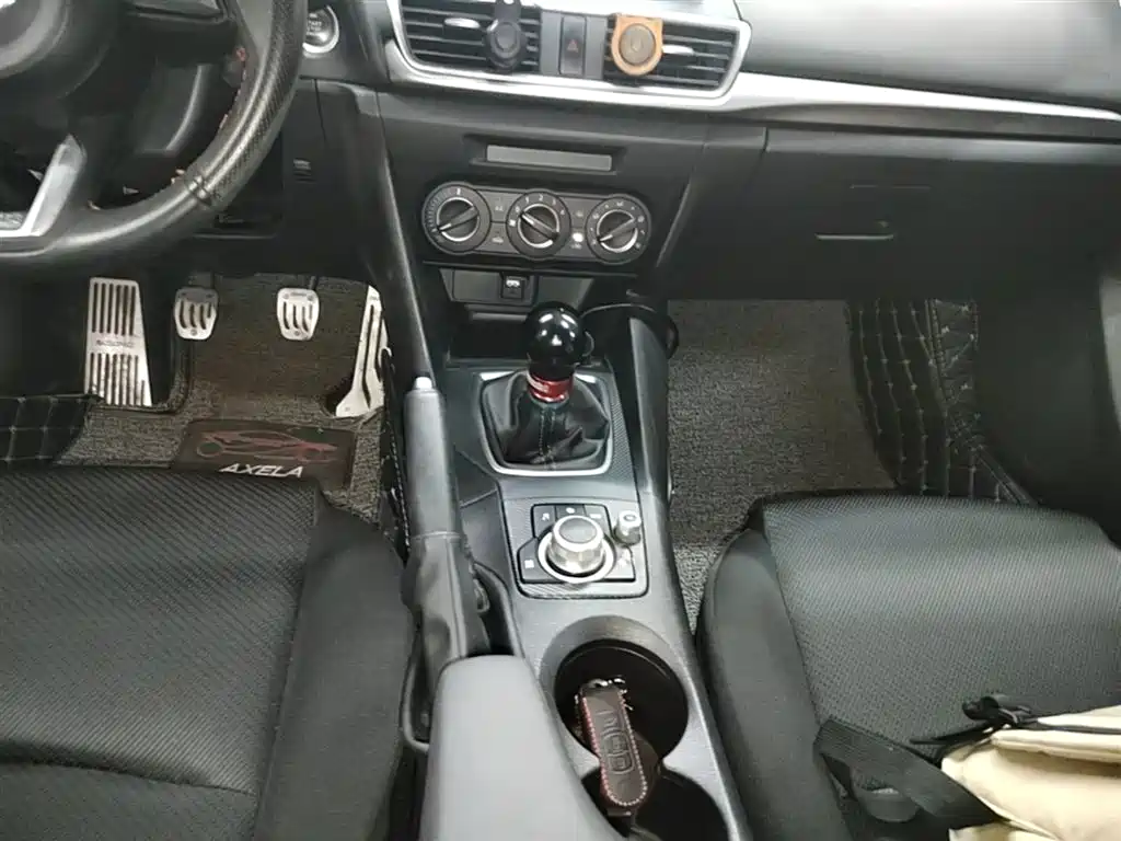 Mazda 3 Axela 2019 — фото 14