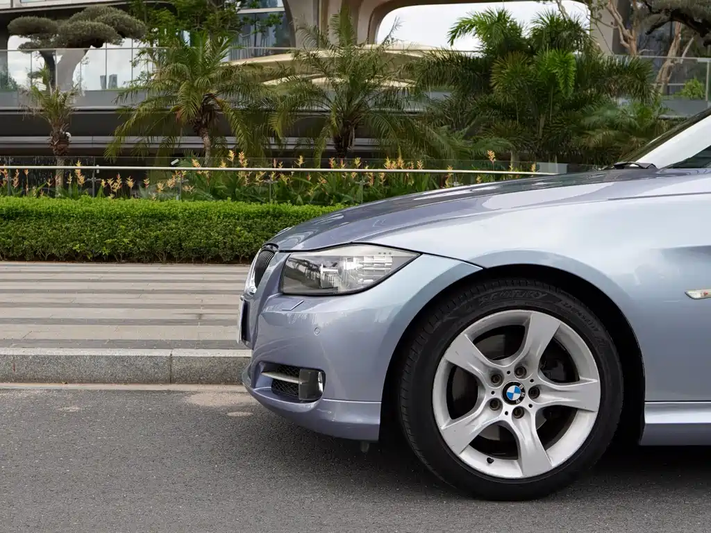 BMW 3 Series 2011 — фото 17
