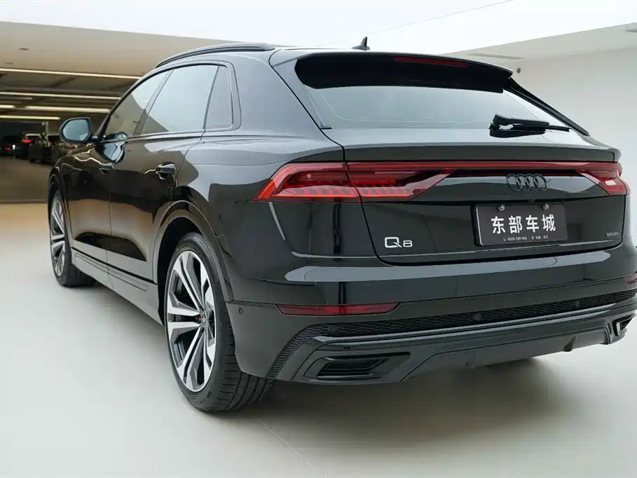 Audi Q8 2023 — фото 4