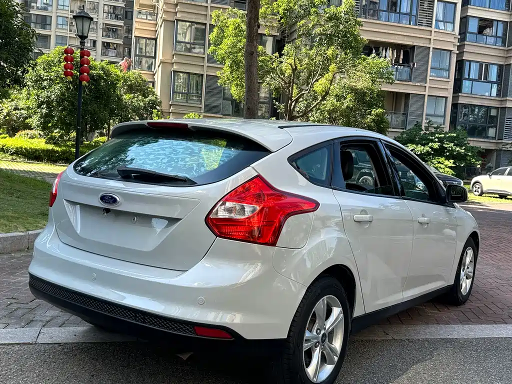 Ford Focus 2015 — фото 5