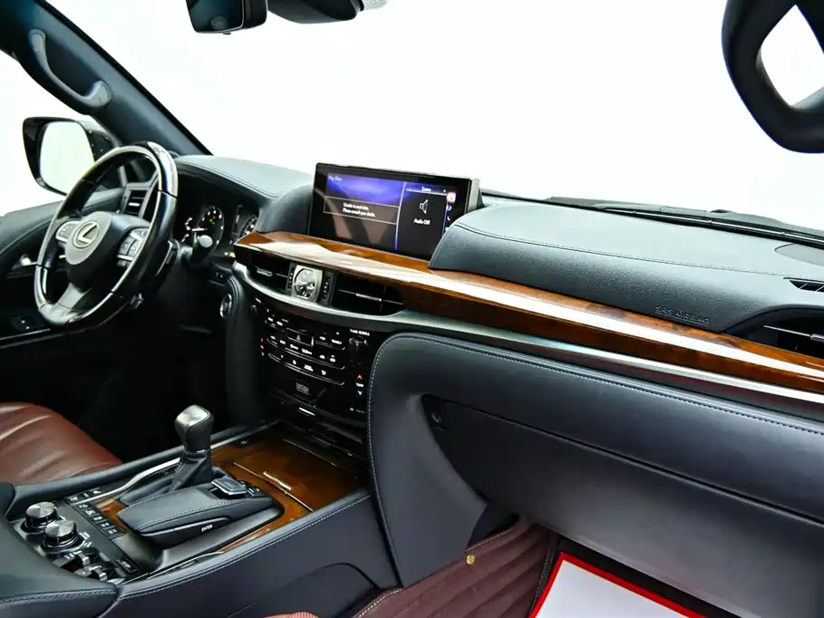 Lexus LX 2018 — фото 15