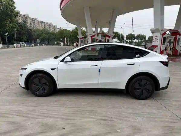 Tesla Model Y 2026