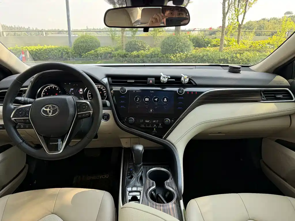 Toyota Camry 2019 — фото 9
