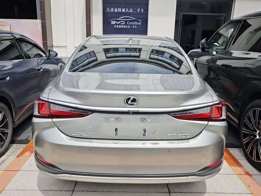 Lexus ES 2019 — фото 10