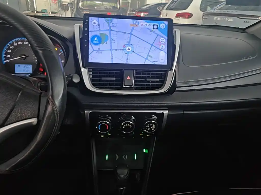 Toyota Yaris L 2017 — фото 13