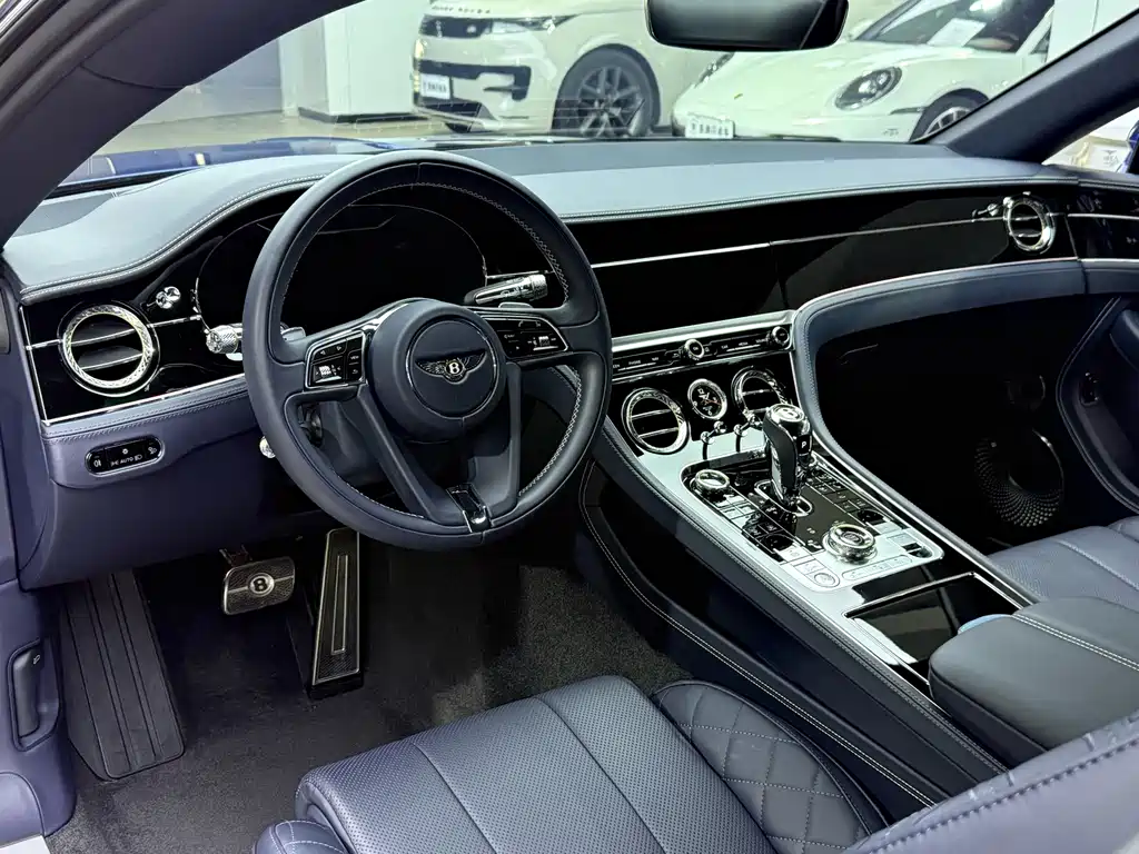 Bentley Continental 2020 — фото 12