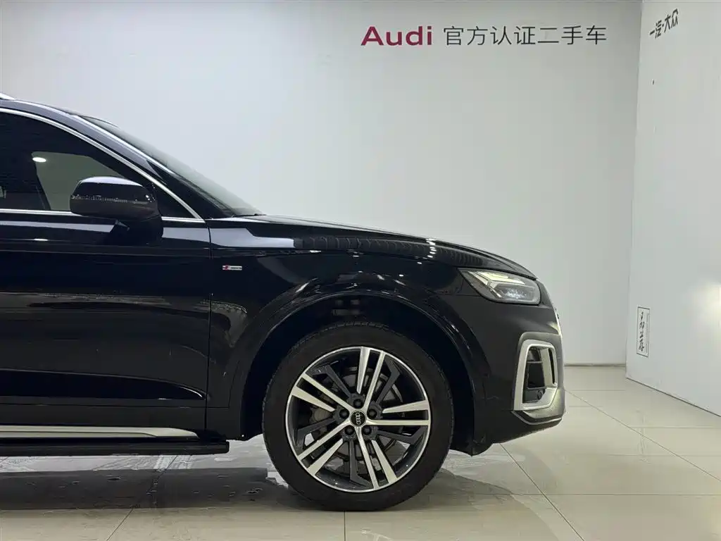 Audi Q5L 2023 — фото 8