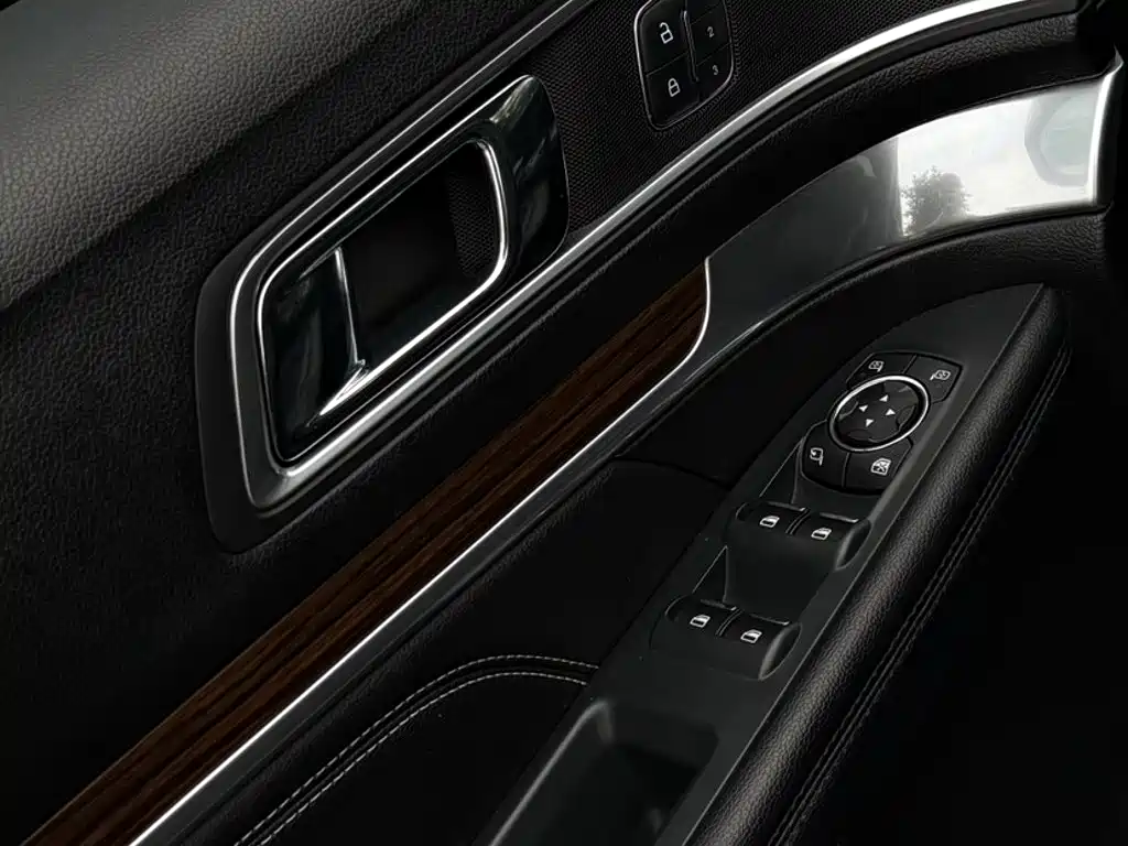 Ford Explorer 2016 — фото 16