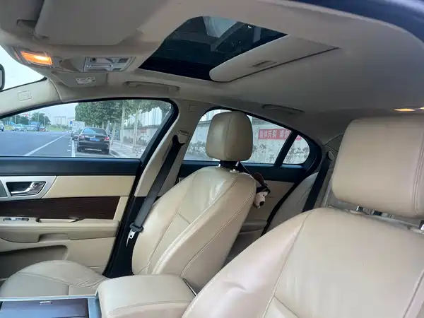 Jaguar XF 2014