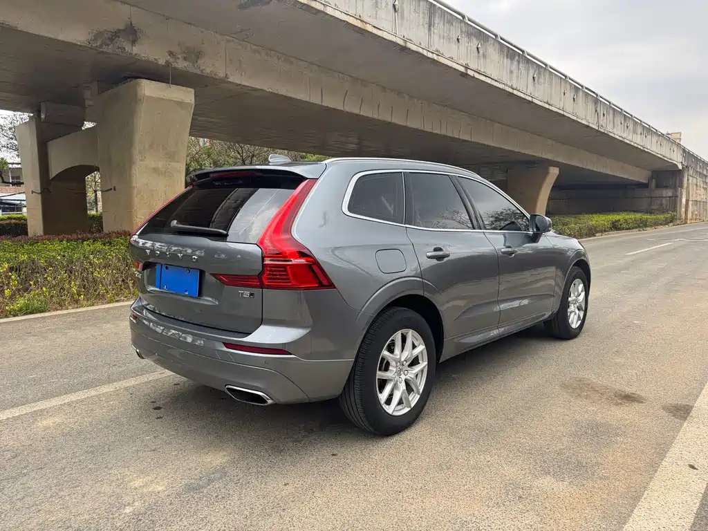 Volvo XC60 2019 — фото 2
