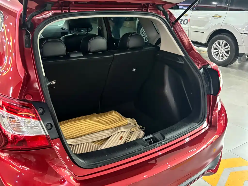 Nissan Tiida 2018 — фото 6