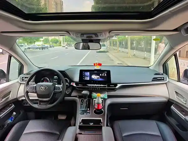 Toyota Sienna 2025