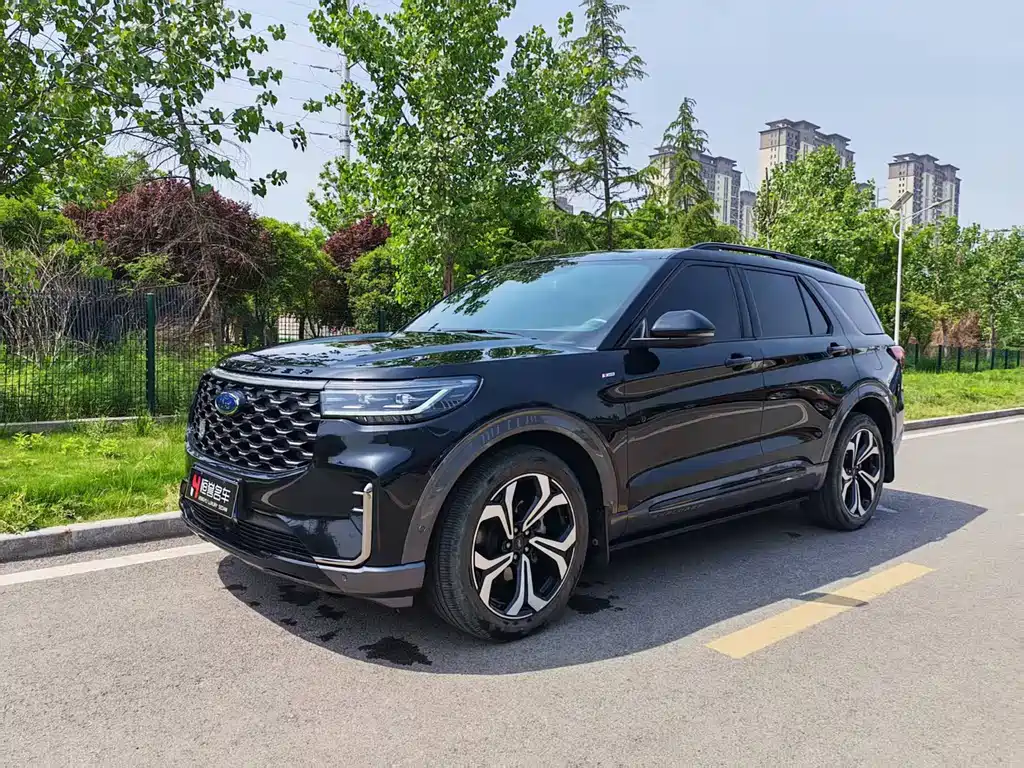 Ford Explorer 2022 — фото 1