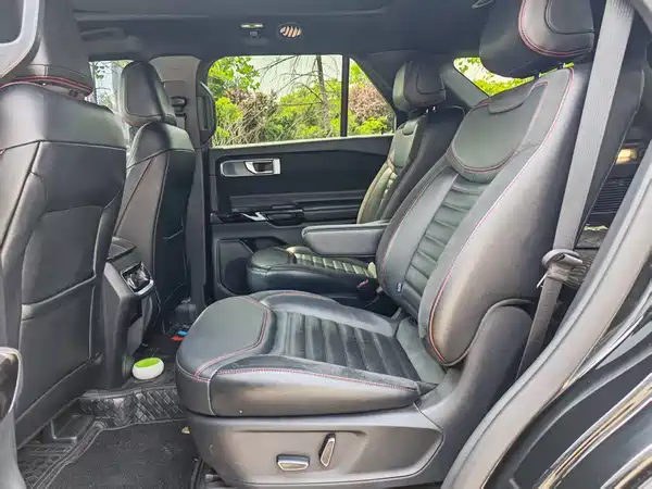 Ford Explorer 2023