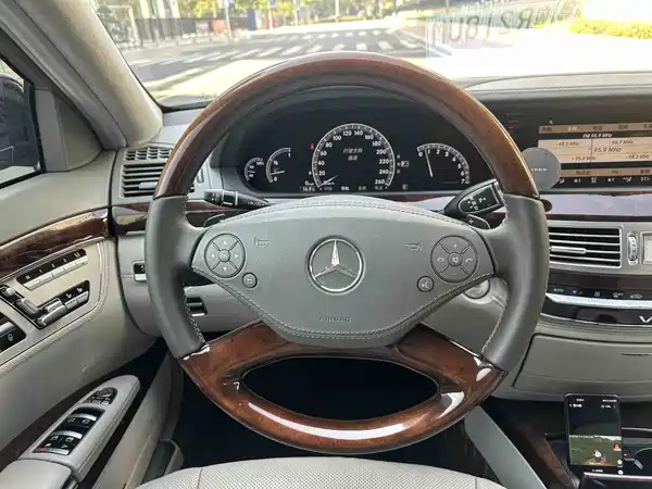 Mercedes-Benz S-Class 2012