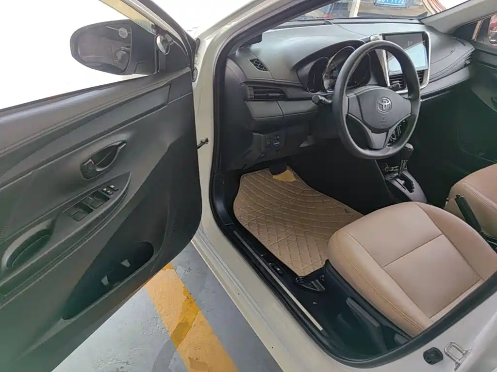 Toyota Yaris L 2018 — фото 16