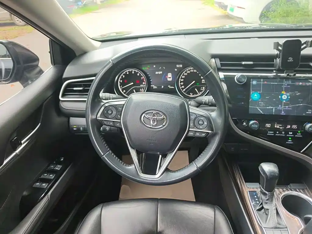 Toyota Camry 2021 — фото 11