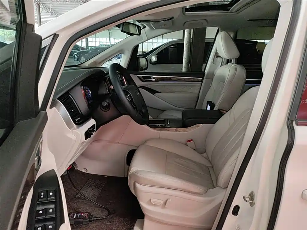 GAC Motor Trumpchi M8 2018 — фото 15