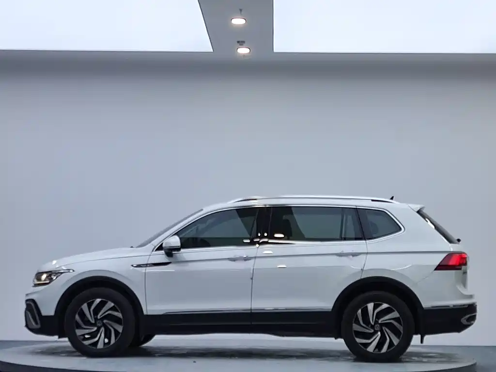 Volkswagen Tiguan L 2023