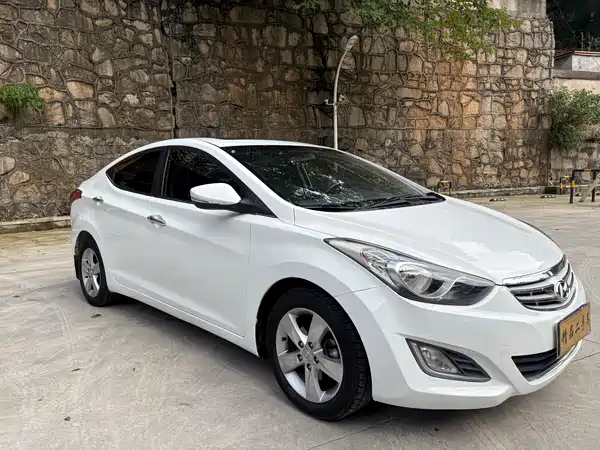Hyundai Elantra Langdong 2013