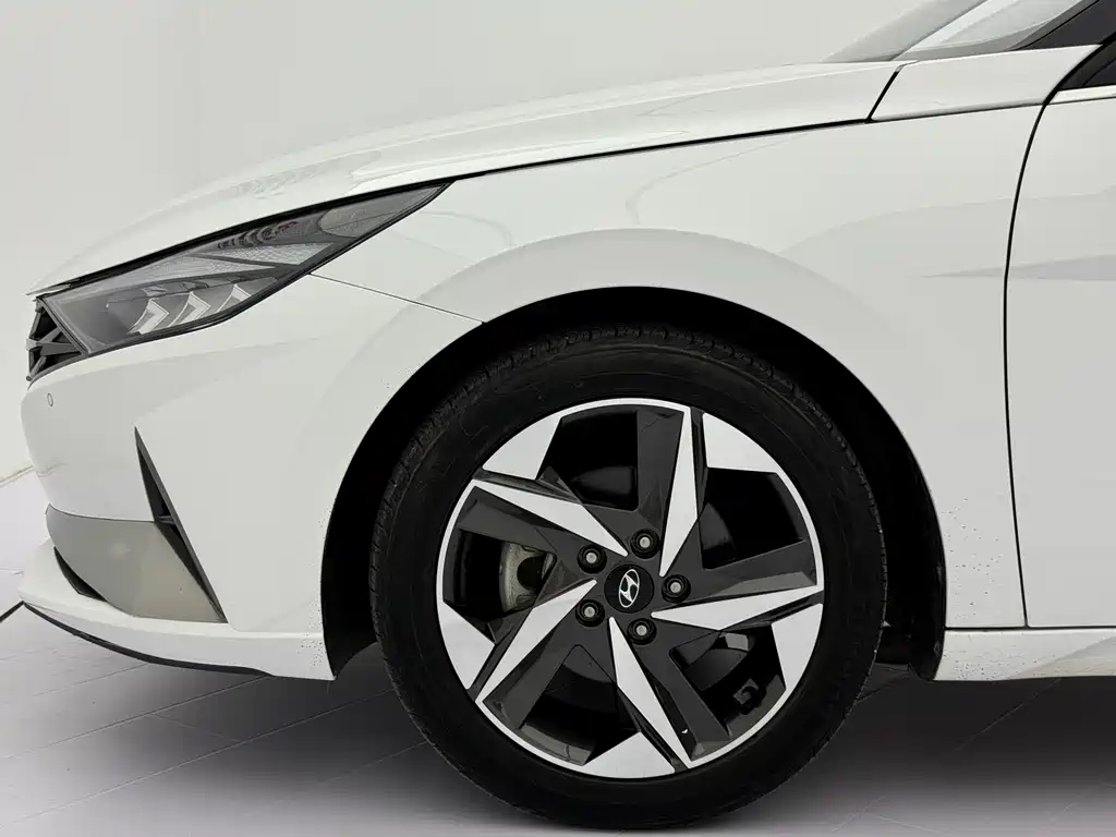 Hyundai Elantra 2021 — фото 23